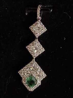 Stunning 18k white gold, diamond and natural Emerald Pendant
